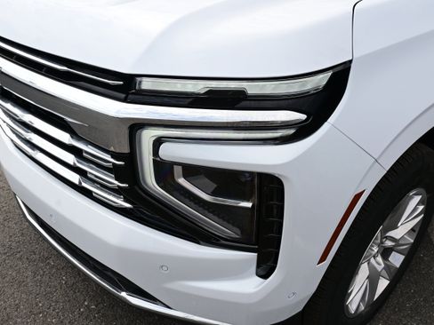 New 2026 Chevrolet Suburban Premier w/ Sun And Tow Package AWD/4WD image 12