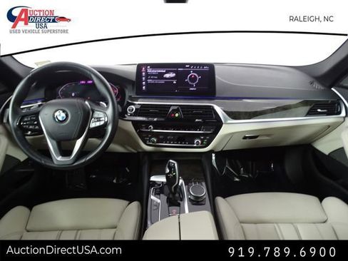 Used 2021 BMW 540i w/ Premium Package image 29