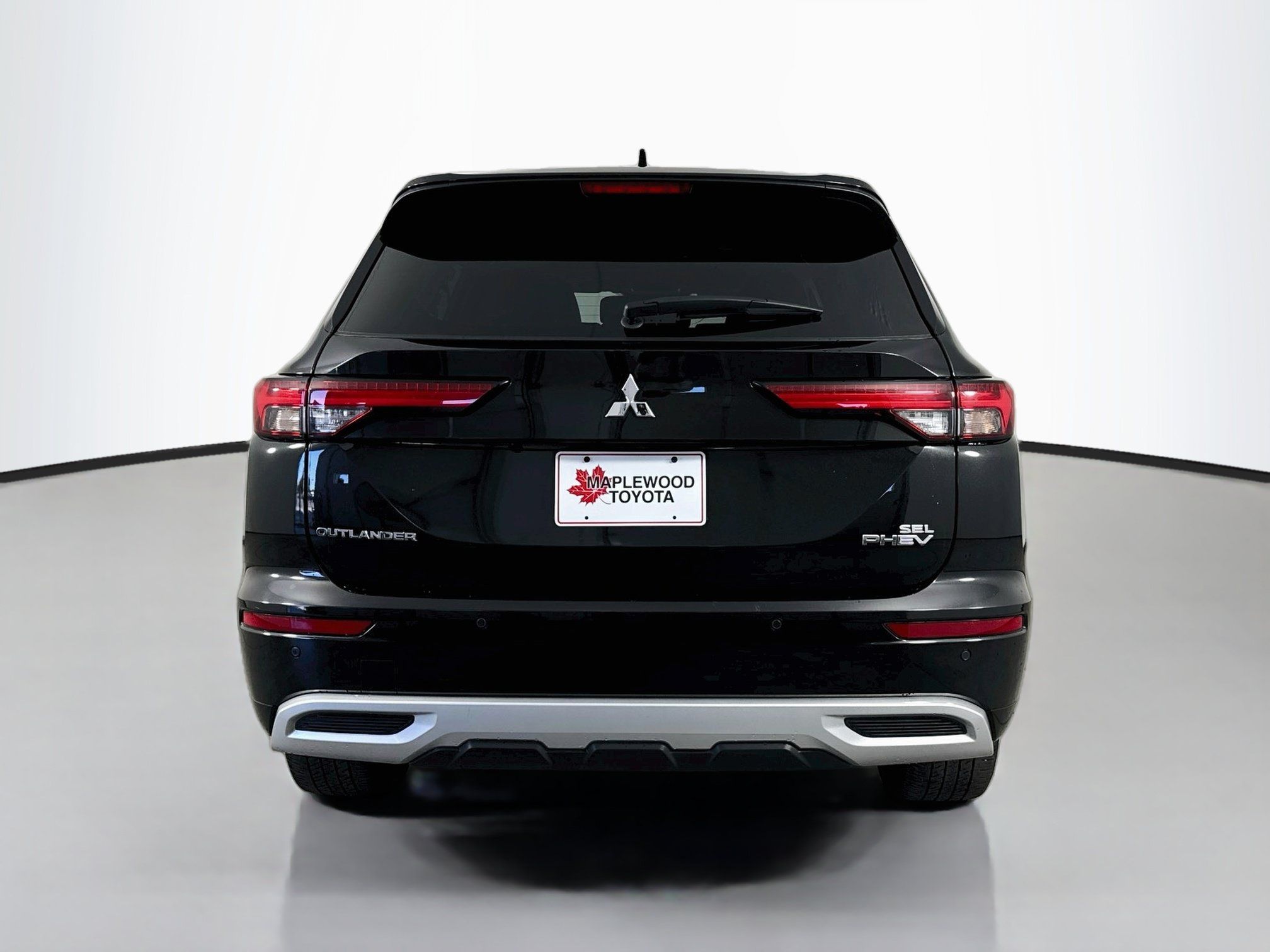 Used 2025 Mitsubishi Outlander 4WD Plug-In Hybrid image 6