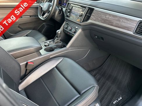 Certified 2022 Volkswagen Atlas Cross Sport SE image 17