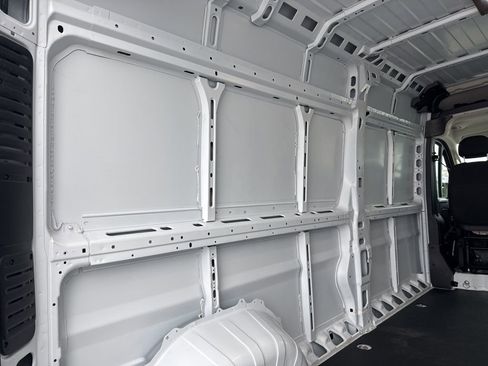 Used 2025 RAM ProMaster 2500 w/ Convenience Group image 23
