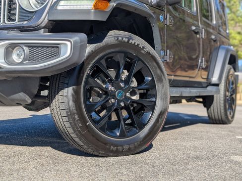 Used 2025 Jeep Wrangler Sahara image 33