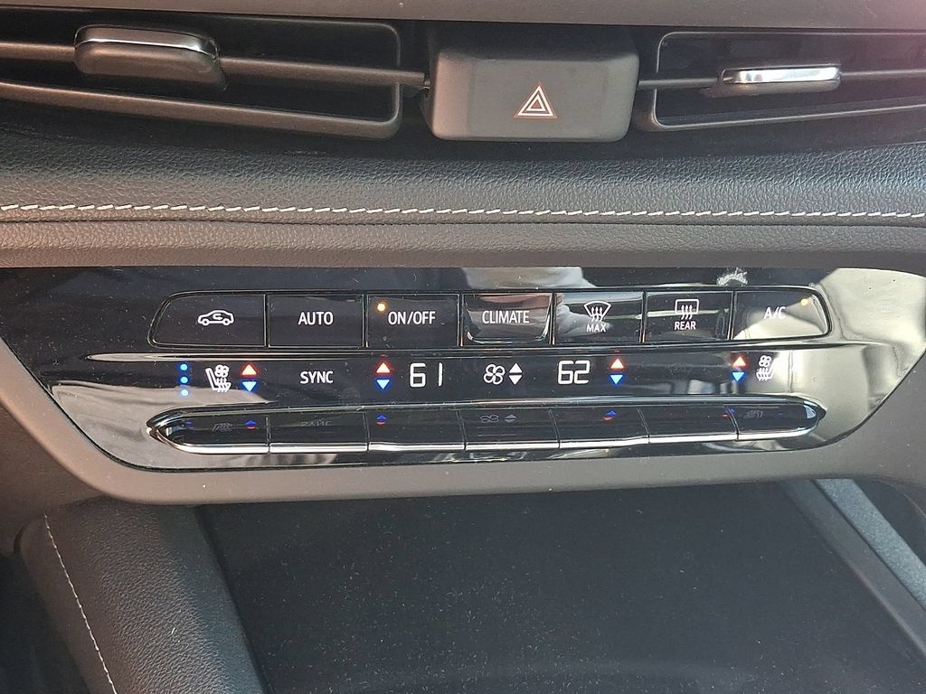Used 2021 Buick Envision Avenir w/ Technology Package II AWD/4WD image 17