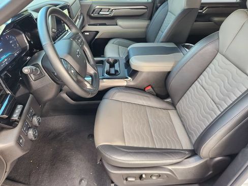 Used 2025 Chevrolet Silverado 2500 ZR2 w/ Technology Package AWD/4WD image 13