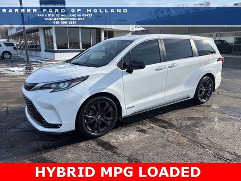 Used 2021 Toyota Sienna XSE image 1