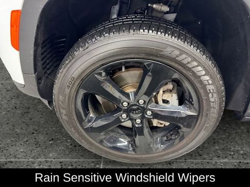 Used 2024 Jeep Grand Cherokee L Altitude image 28