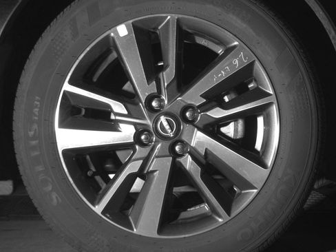 Used 2025 Nissan Versa SV image 13