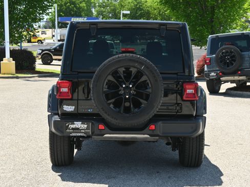 Used 2025 Jeep Wrangler Unlimited Sahara w/ Safety Group AWD/4WD image 9
