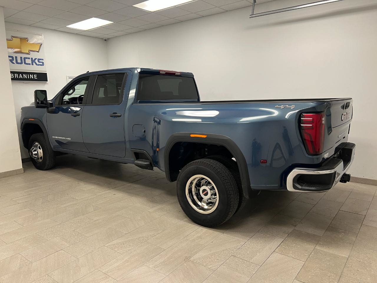 Used 2026 GMC Sierra 3500 Pro w/ 1SA Pro Safety Plus Package AWD/4WD image 10