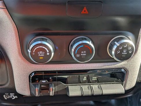 Used 2024 RAM 2500 Tradesman w/ Chrome Appearance Group image 23