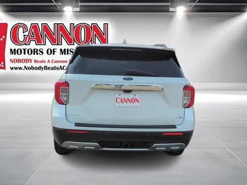 Used 2020 Ford Explorer XLT w/ Equipment Group 202A image 6