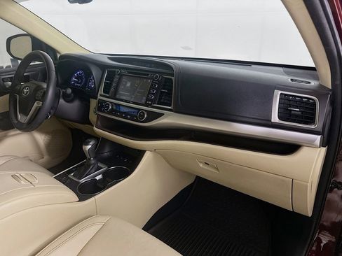 Used 2016 Toyota Highlander XLE image 38