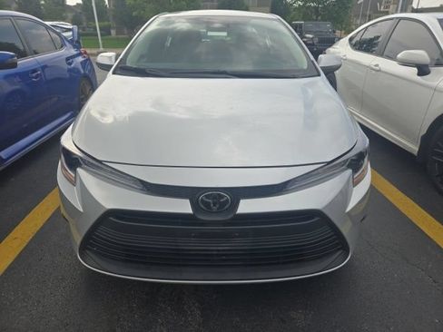 Used 2025 Toyota Corolla LE FWD image 2