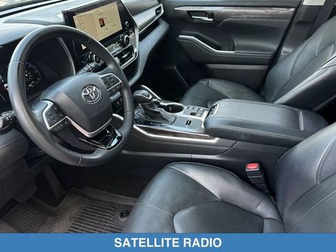 Used 2023 Toyota Highlander Limited AWD/4WD image 11