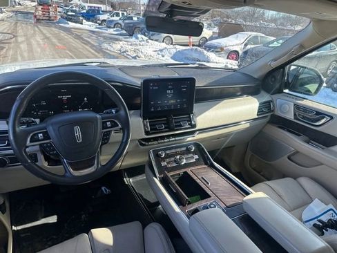 Used 2020 Lincoln Navigator Reserve w/ Luxury Package image 32