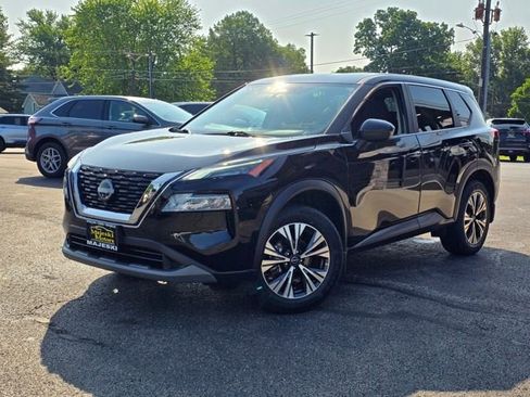 Used 2023 Nissan Rogue SV image 3