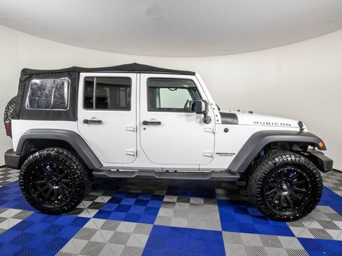 Used 2015 Jeep Wrangler Unlimited Rubicon AWD/4WD image 5