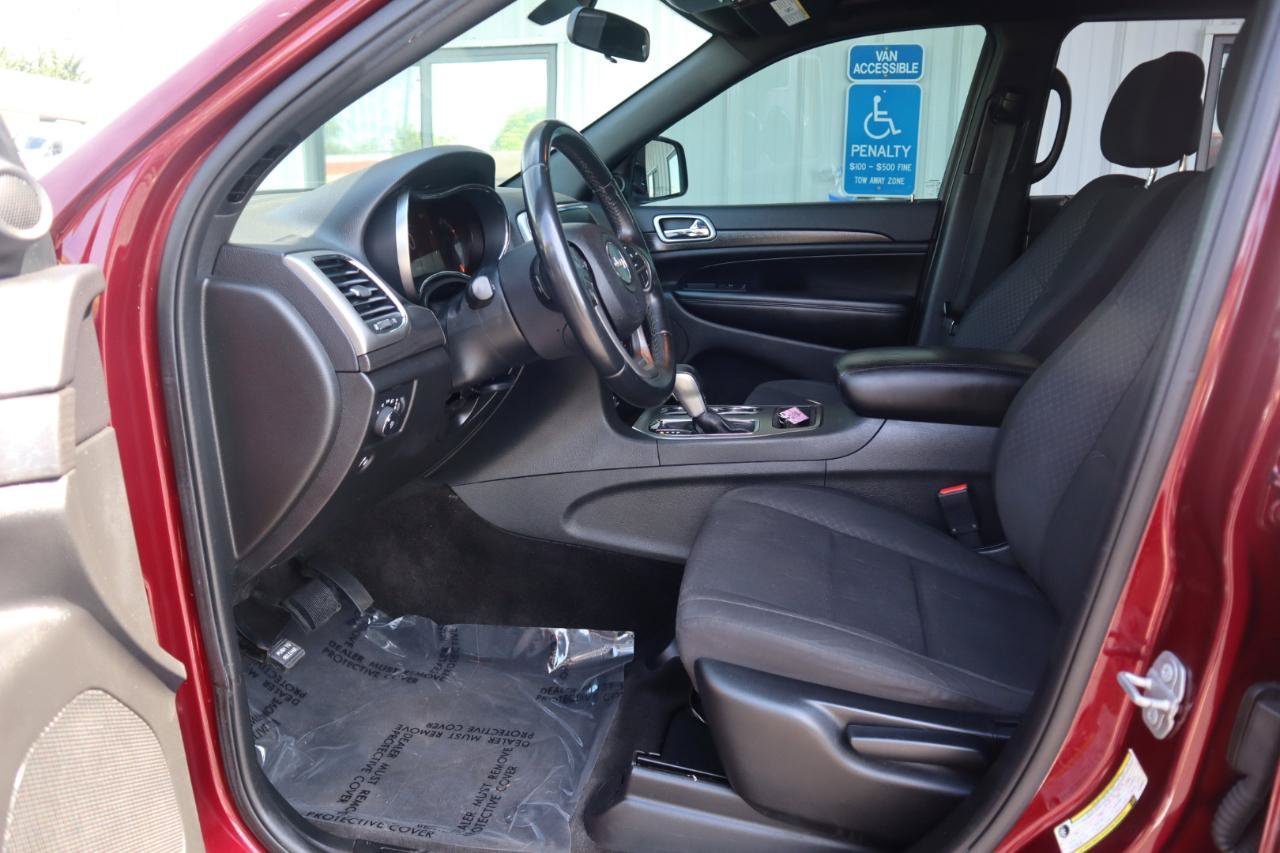 Used 2018 Jeep Grand Cherokee Laredo AWD/4WD image 55