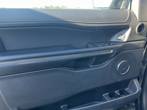 Used 2024 Ford Expedition XLT image 10