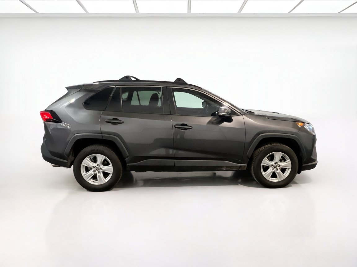 Used 2021 Toyota RAV4 XLE w/ Carpet Mat Package (TMS) FWD image 23