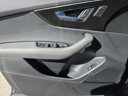 Used 2025 Audi Q8 Premium Plus image 27