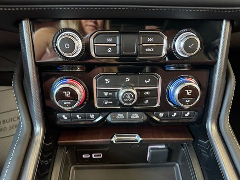 Used 2024 GMC Yukon XL Denali Ultimate image 25