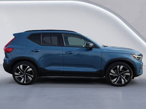 Used 2025 Volvo XC40 B5 Plus w/ Protection Package Premier image 3