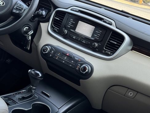 Used 2016 Kia Sorento LX image 23