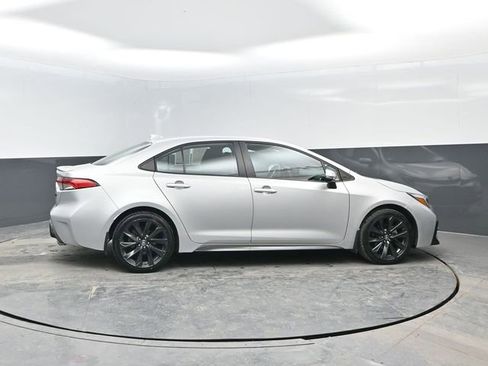 Used 2023 Toyota Corolla SE image 3