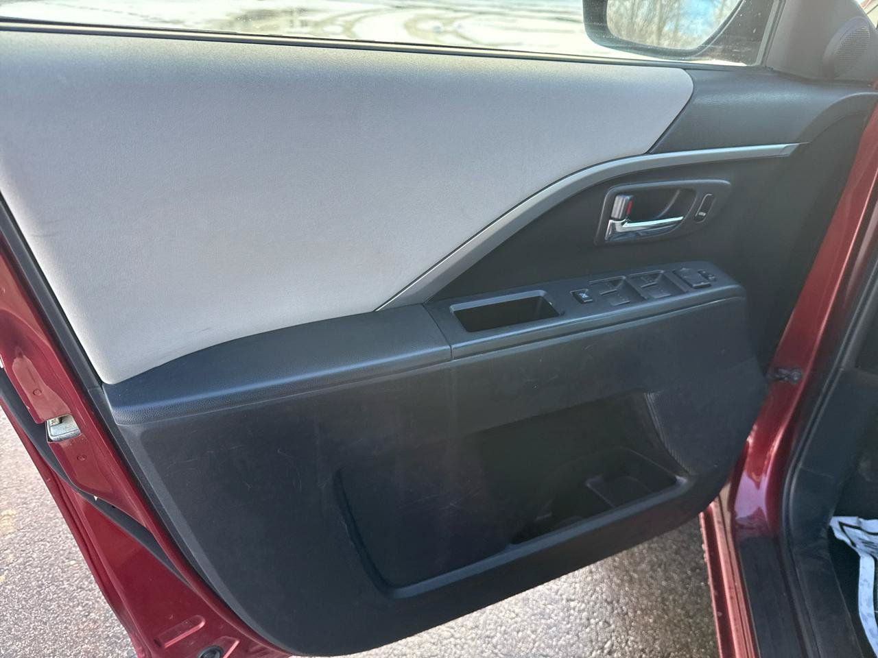 Used 2012 MAZDA MAZDA5 Sport FWD image 13