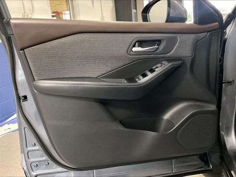 Used 2023 Nissan Rogue SV AWD/4WD image 9