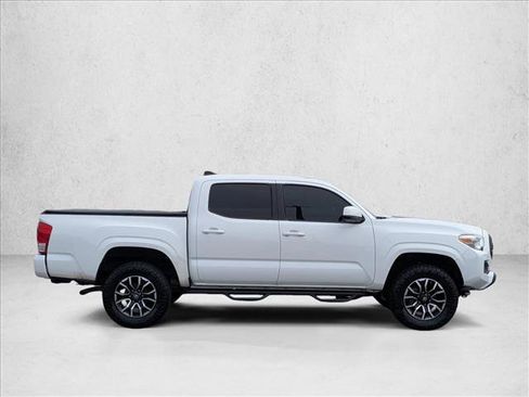 Used 2017 Toyota Tacoma SR image 4