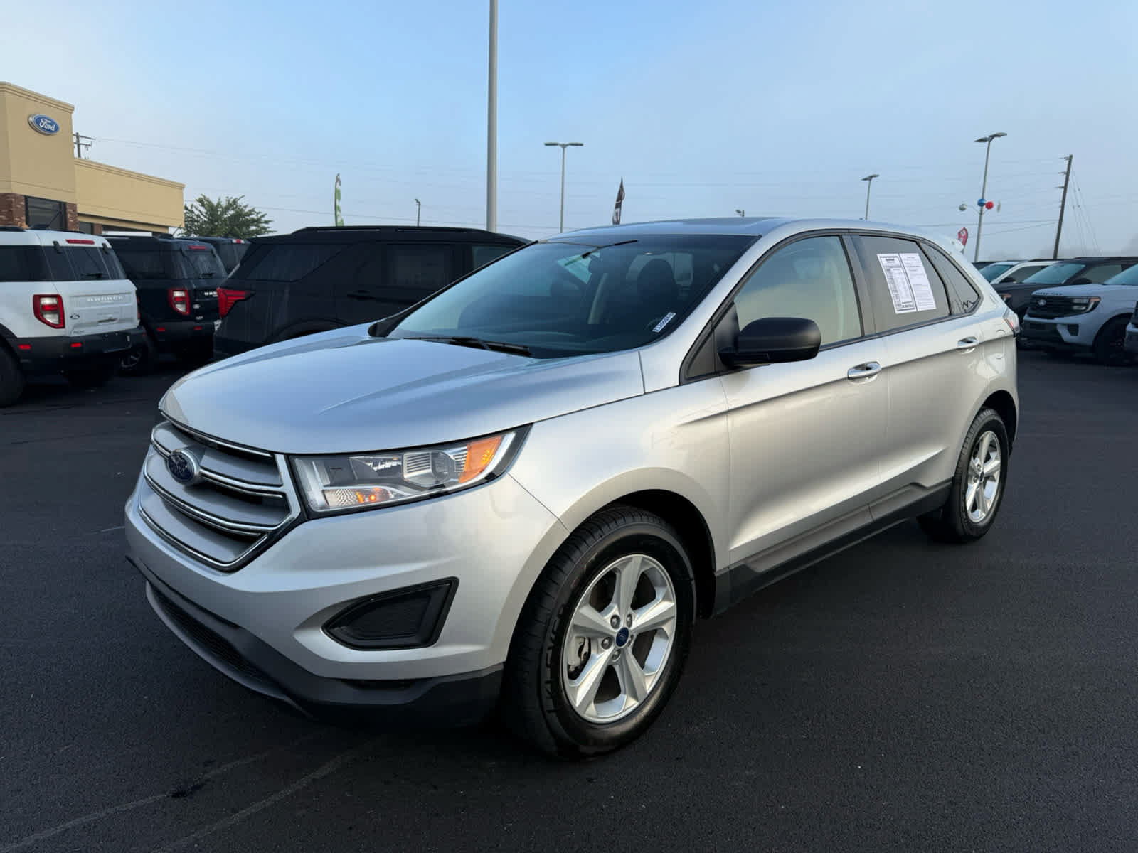 Used 2018 Ford Edge SE FWD image 24