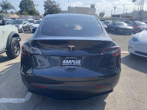 Used 2024 Tesla Model Y 2WD image 10