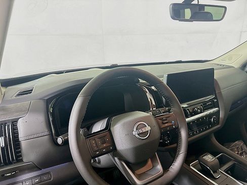 New 2026 Nissan Pathfinder Platinum AWD/4WD image 9