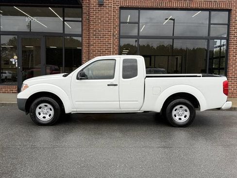 Used 2018 Nissan Frontier S image 3