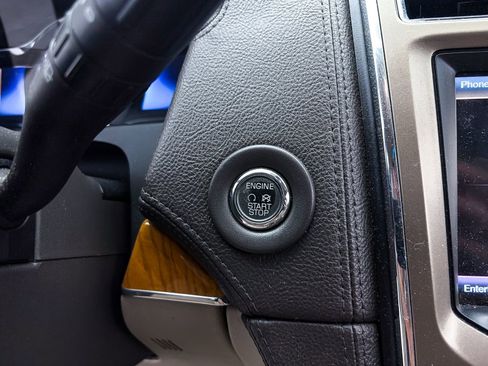 Used 2014 Lincoln MKX FWD image 17