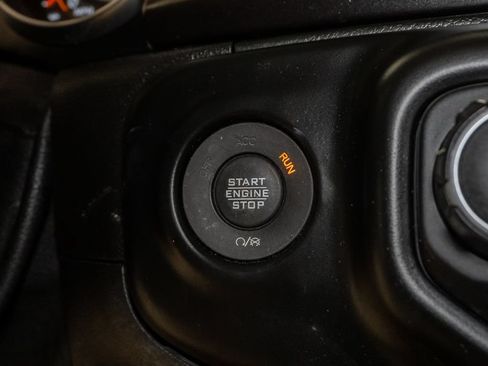 Used 2020 Jeep Gladiator Sport AWD/4WD image 16