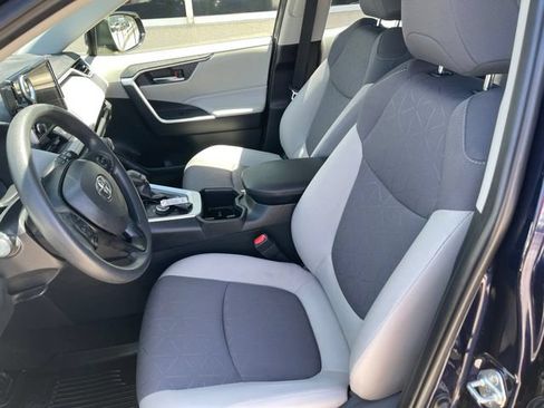 Used 2025 Toyota RAV4 XLE AWD/4WD image 11