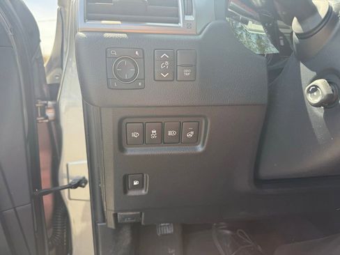 Used 2022 Lexus GX 460 Premium w/ Premium Package AWD/4WD image 13