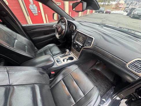Used 2016 Jeep Grand Cherokee Overland w/ Advanced Technology Group image 29
