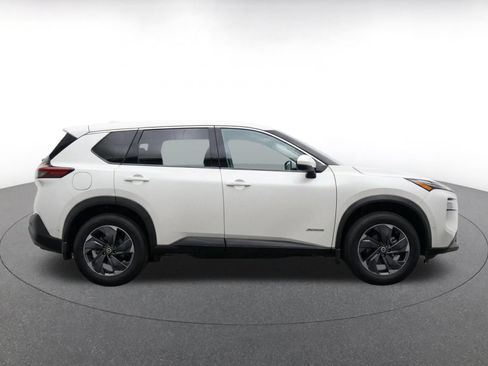 Used 2025 Nissan Rogue SV AWD/4WD image 9