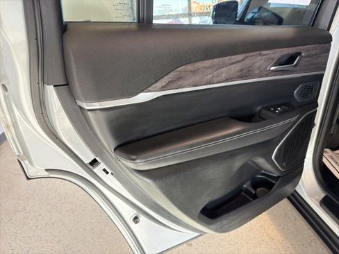 Used 2024 Jeep Grand Cherokee L Limited w/ Black Appearance Package image 44