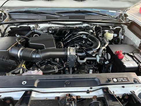 Used 2016 Toyota Tacoma TRD Sport image 31