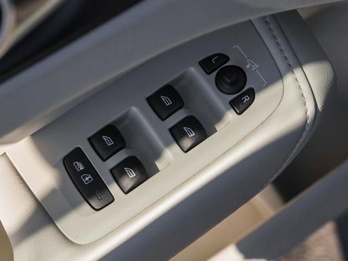 Certified 2023 Volvo XC60 B6 Ultimate w/ Protection Package Premier image 38