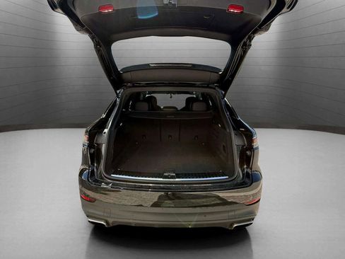 Used 2022 Porsche Cayenne image 50