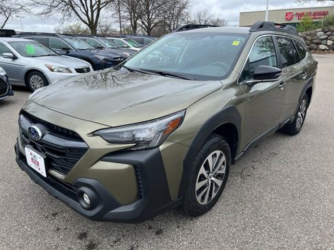 Certified 2025 Subaru Outback Premium w/ Popular Package #1A image 3