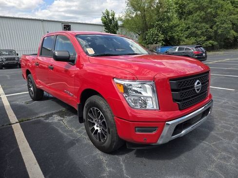 Used 2023 Nissan Titan SV RWD image 3