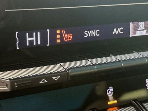 Used 2024 GMC Hummer EV 2X w/ LPO, Illumination Package image 24