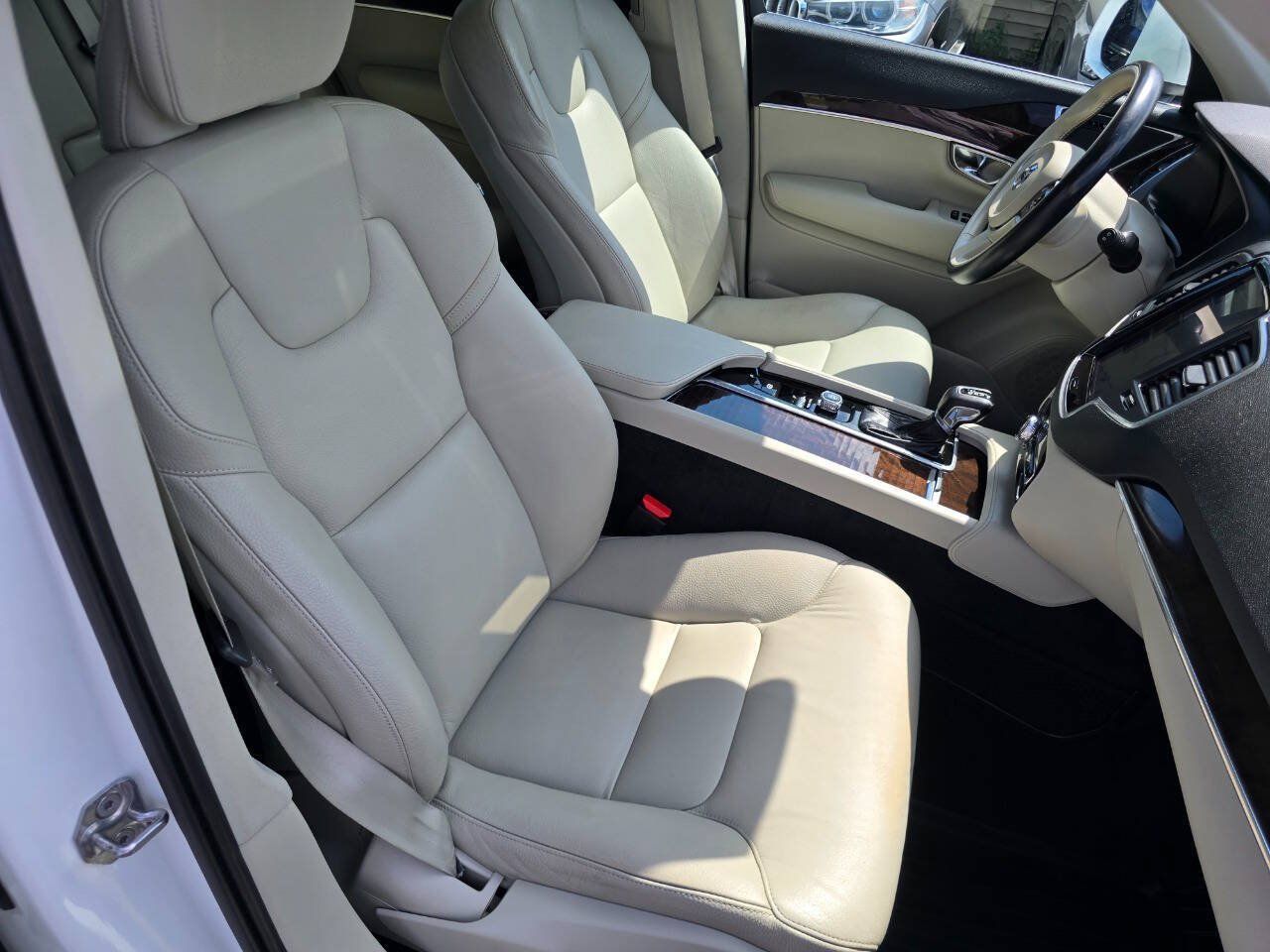 Used 2019 Volvo XC90 T6 Momentum w/ Advanced Package AWD/4WD image 31